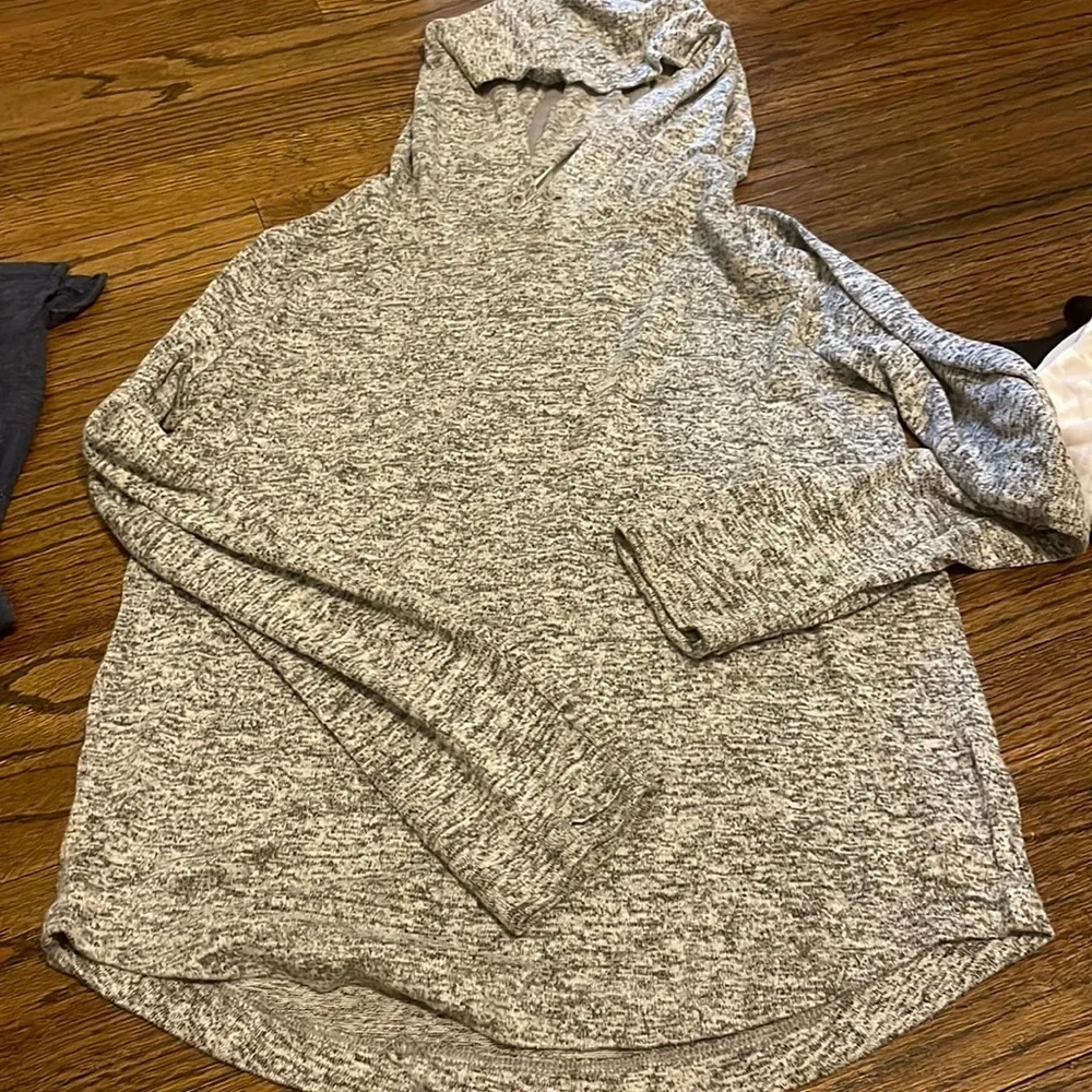 Athleta girl lightweight hooded long sleeve shirt L/12